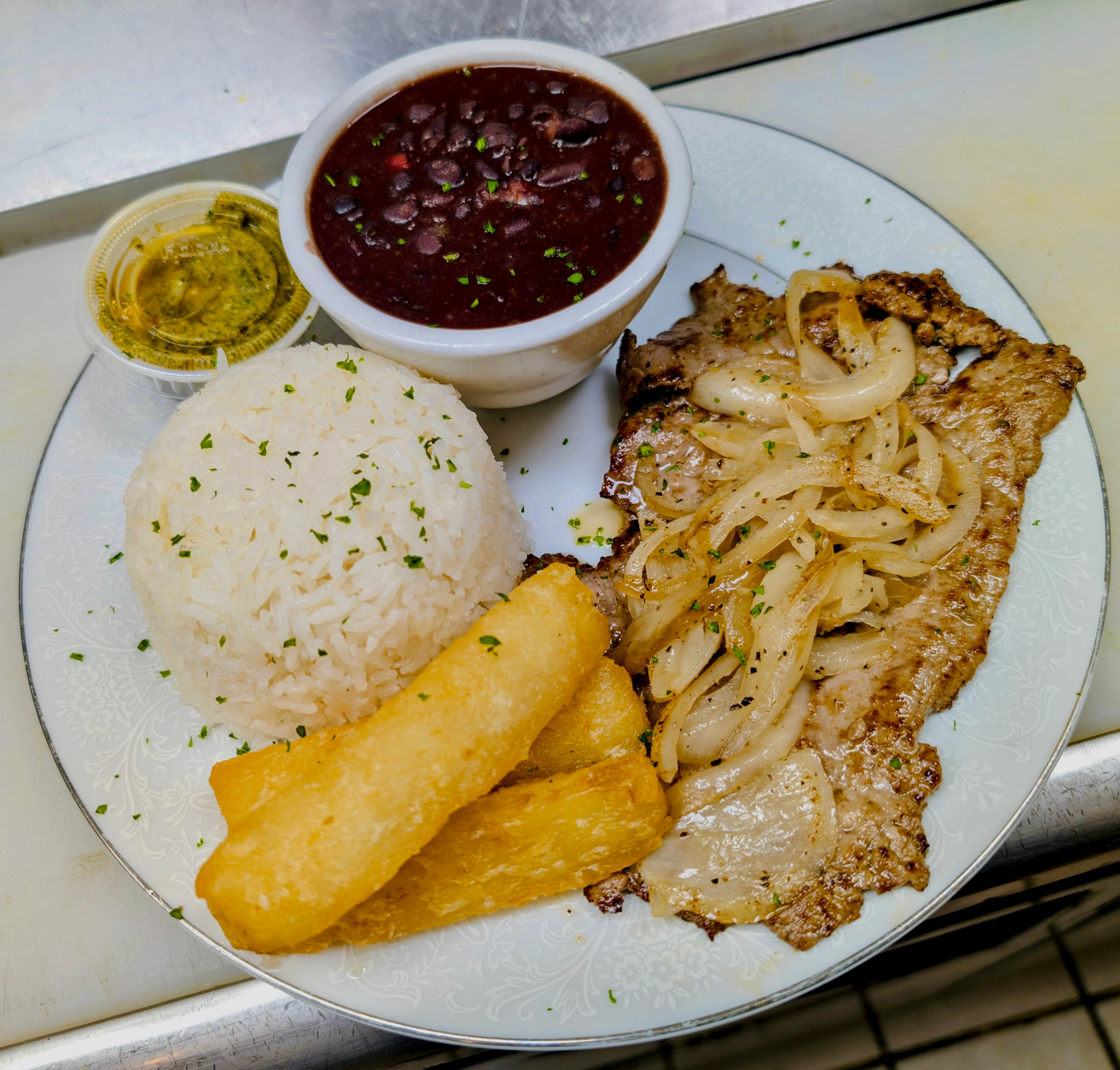 sirloin steak & fried cassava | palomilla & yuca frita