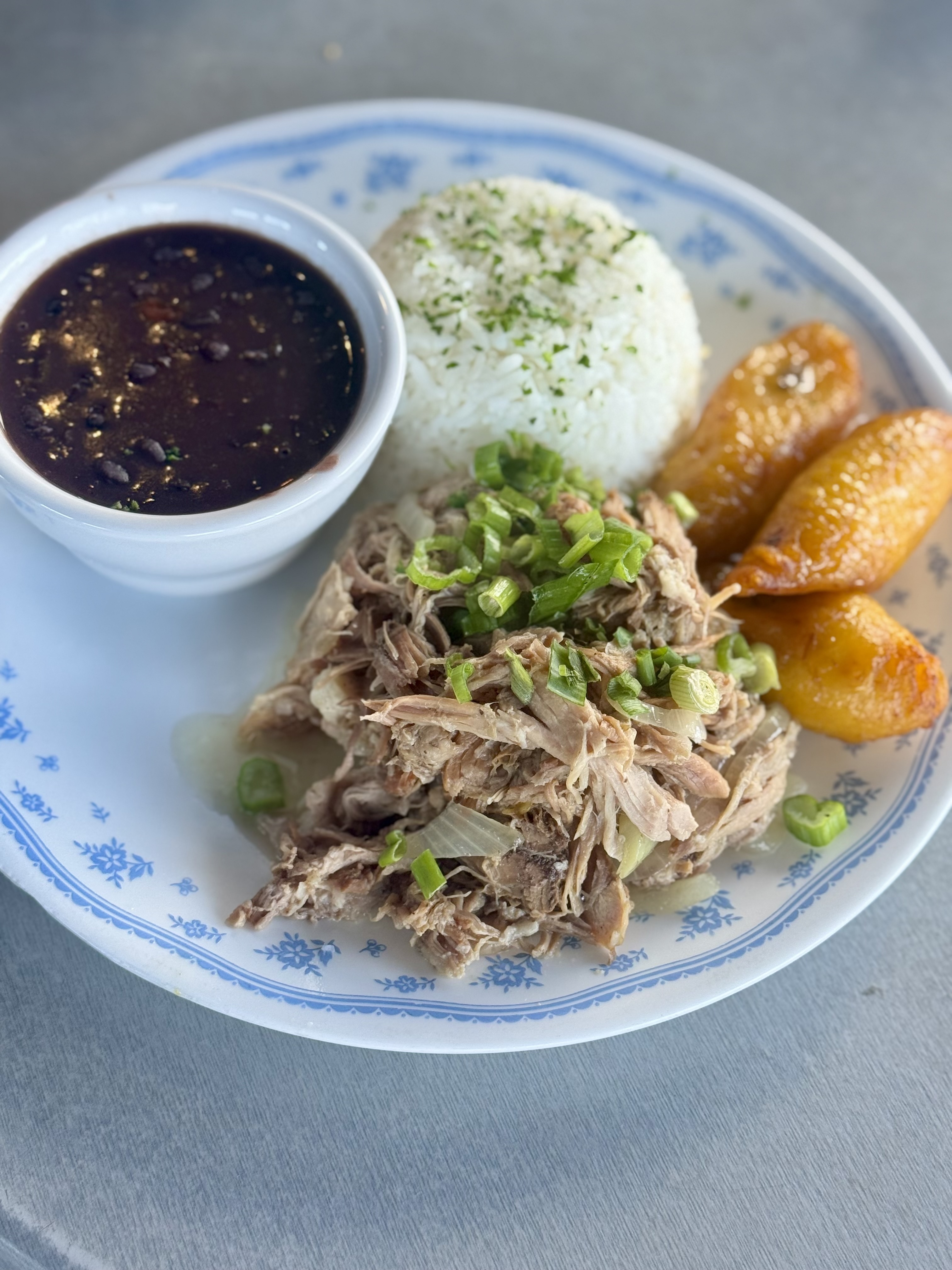 roasted pok plate with sweet plantains | lechon asado & maduros