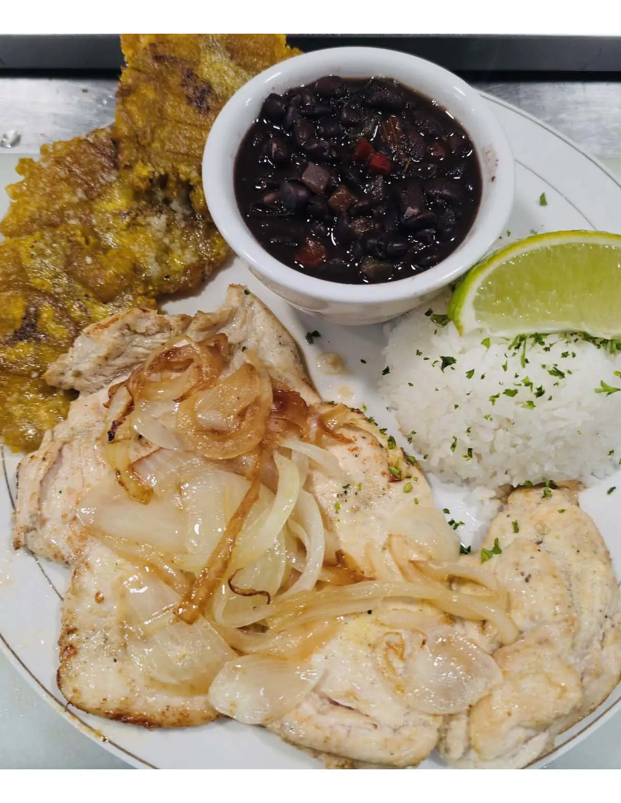 pan seared chicken & plantains | pollo a la plancha y tostones